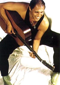 Челентано Адриано (с гитарой)