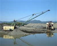 Шагающий экскаватор (в работе)