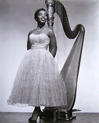 ЭШБИ Дороти (с арфой)