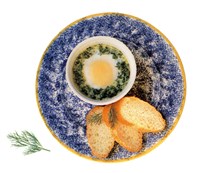 Яйца в горшочках со шпинатом