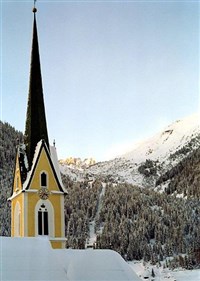 Ишгль (церковь и близлежащие горы)