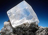 Каменная соль (кристалл)