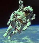 Космонавт (в открытом космосе)