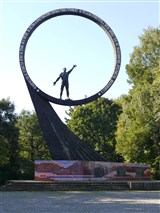 Монумент землякам-космонавтам в Калининграде