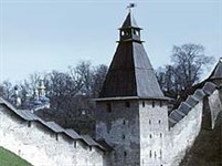 Печоры (стены и башня монастыря)