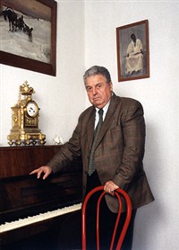 Танич Михаил (у пианино)