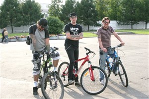 Тараканы, группа на велосипедной прогулке (2009)