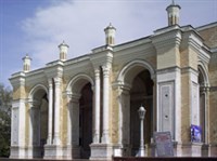 Узбекский театр оперы и балета (главный вход)