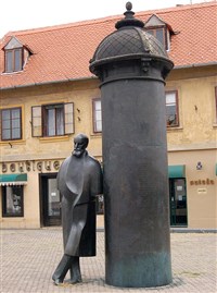 Шеноа Август (памятник в Загребе)