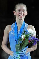 Юлия Липницкая на награждении в Гран-при (2011-2012)