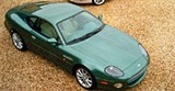 ASTON MARTIN Vantage вид спереди сбоку
