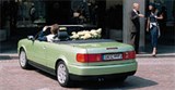 Audi Cabriolet вид сзади на фоне бутика