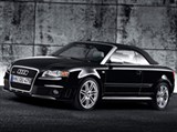 Audi RS4 (кабриолет с поднятым верхом)