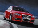 Audi RS4 (модель 2005, вид спереди)