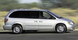 Chrysler Town Country вид сбоку в движении