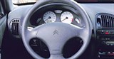 Citroën Saxo 1.6i 16v VTS салон автомобиля