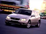 Lexus IS 300 вид спереди