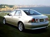 Lexus IS 300 на дороге
