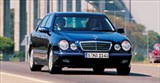 MERCEDES-benz E-class Elegance вид спереди в движении